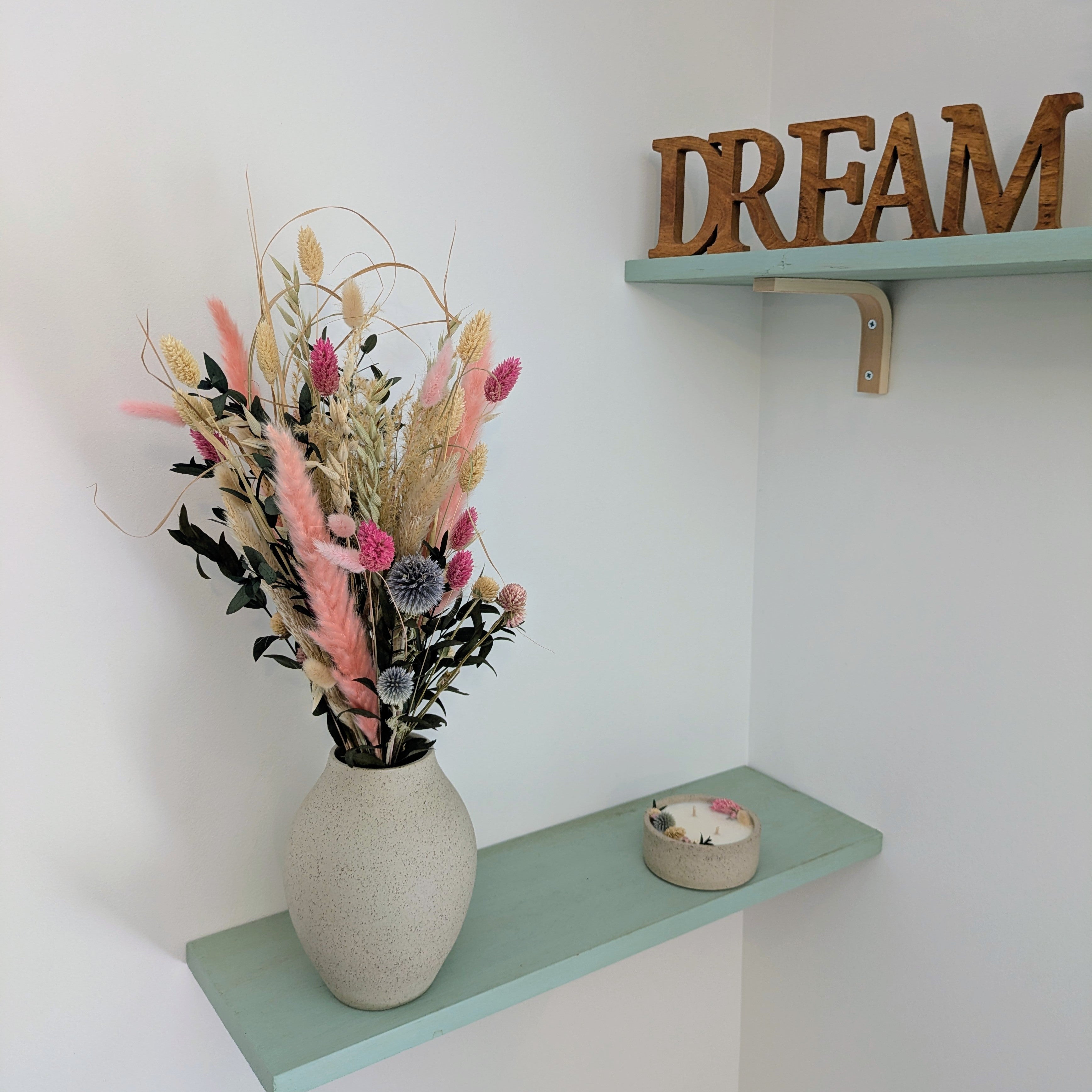 bouquet et bougie fleuries